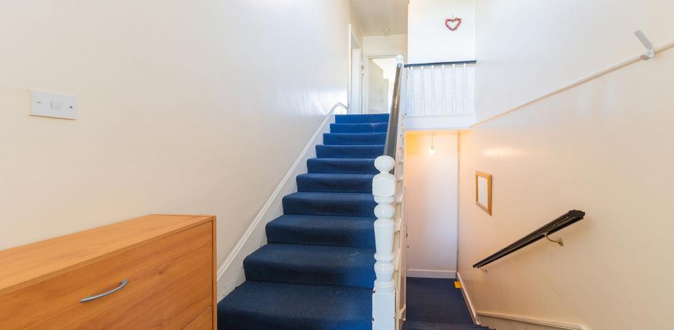 			UNDER OFFER , 2 Bedroom, 1 bath, 1 reception Flat			 Chamberlayne Road, KENSAL GREEN/QUEENS PARK